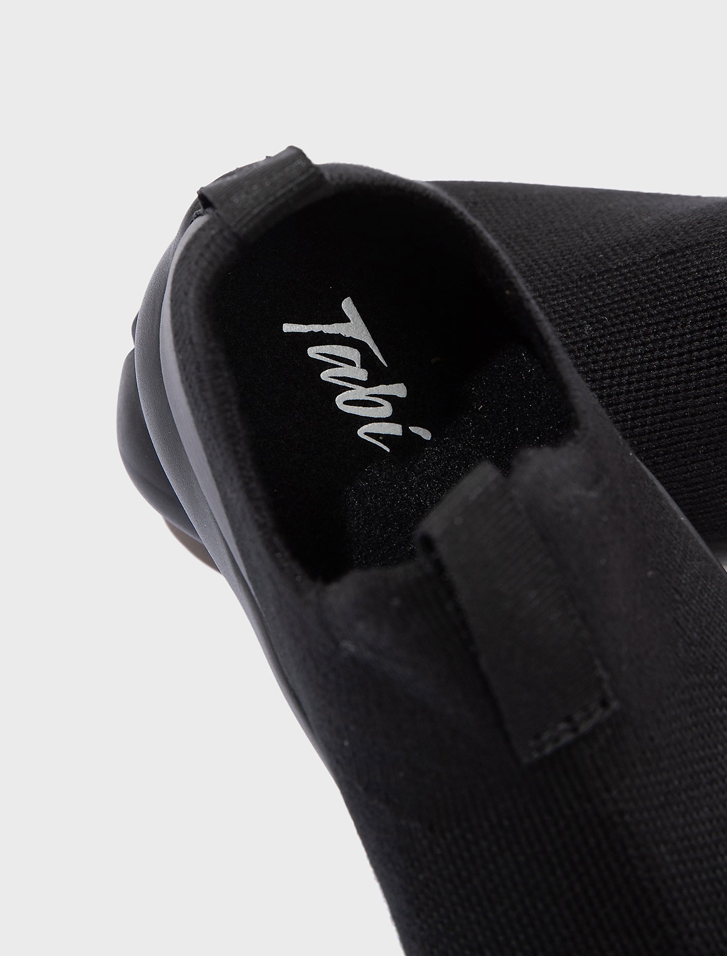 BLACK_SHOE_CLOSEUP_LOGO