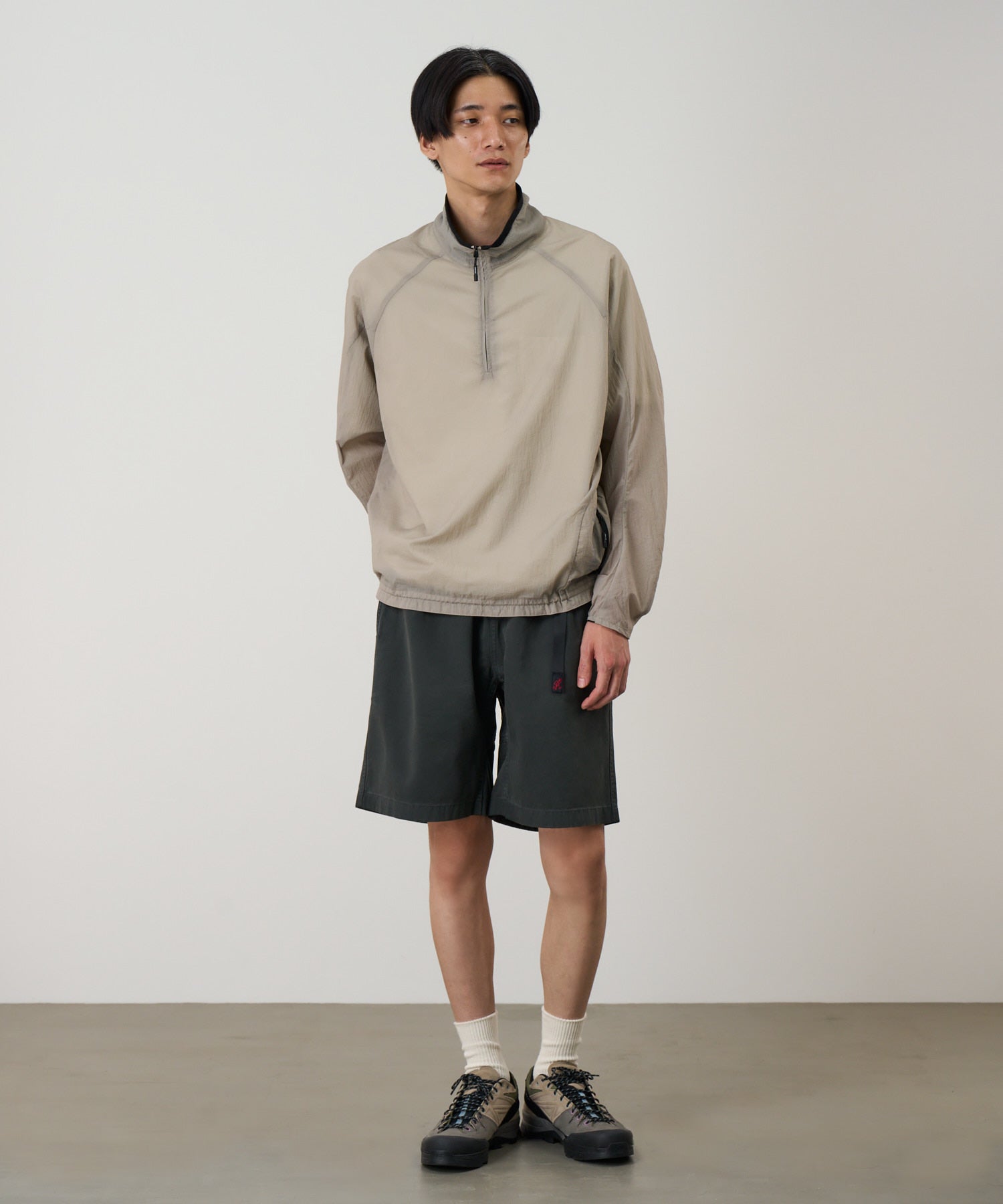 G101-OGT_SMOKEYGREY_fitting_M1