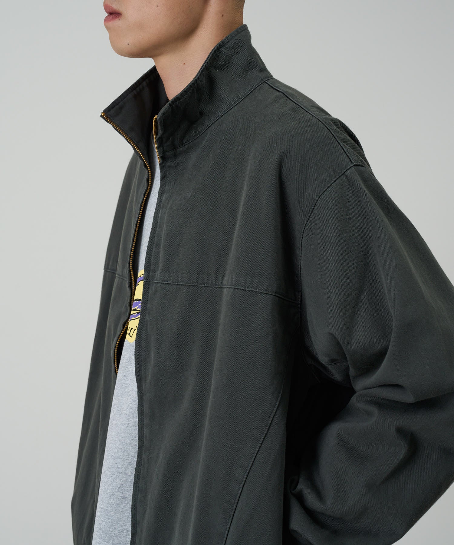 G3FM-J002_SMOKEYGREY_fitting_M2