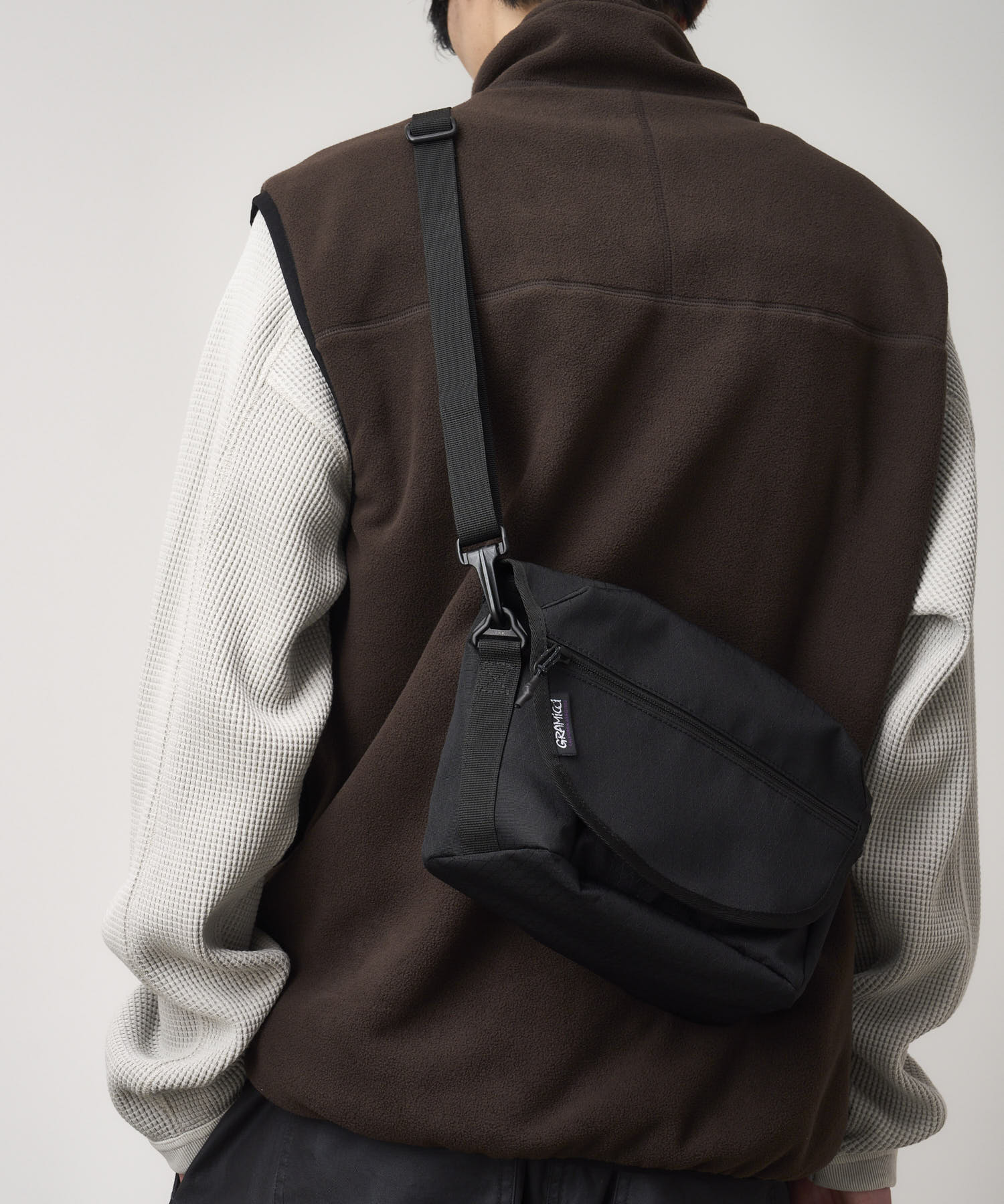G5FB-162_BLACK_fitting_U1