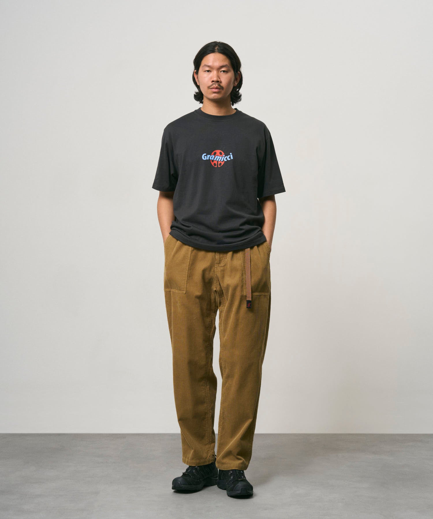 G6FM-T084_VINTAGE-BLACK_fitting_M1