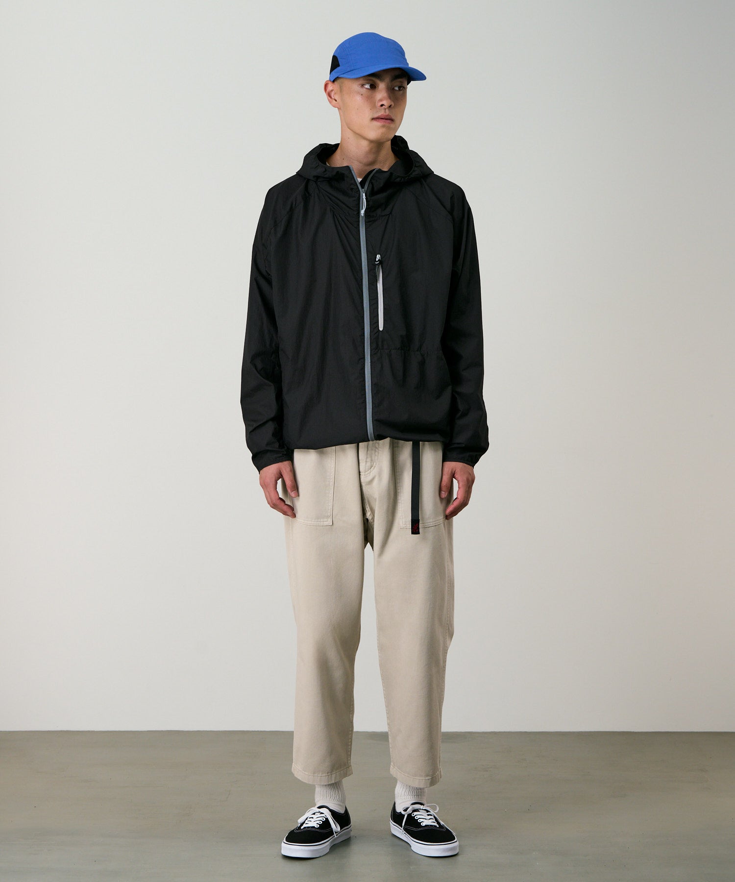 G6SM-J030_BLACK_fitting_M1