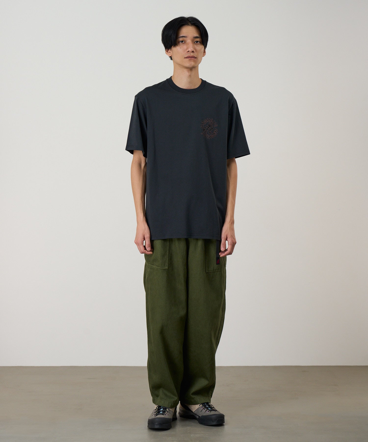 G6SU-T097_VINTAGEBLACK_fitting_M1