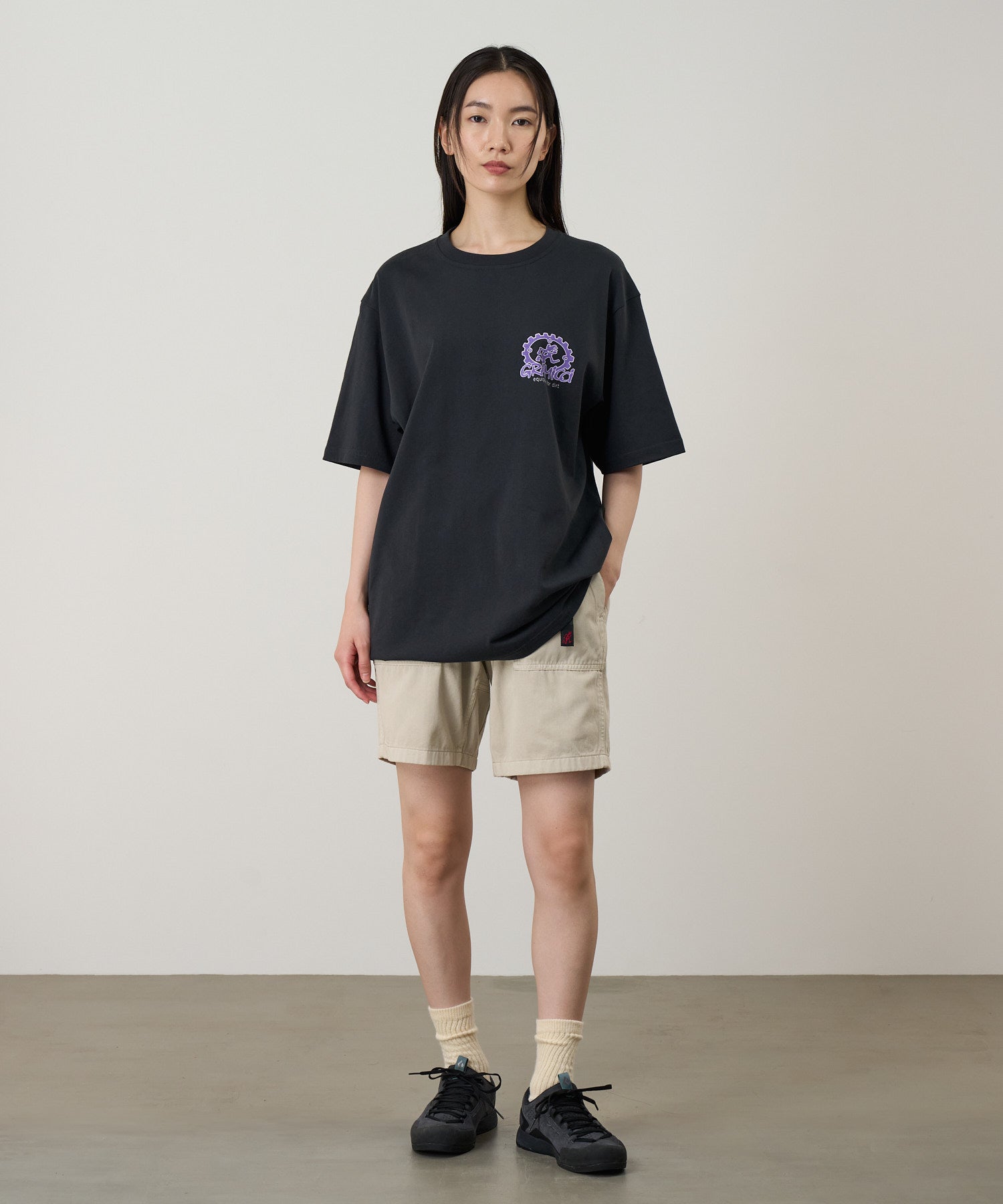 G6SU-T102_VINTAGEBLACK_fitting_W1