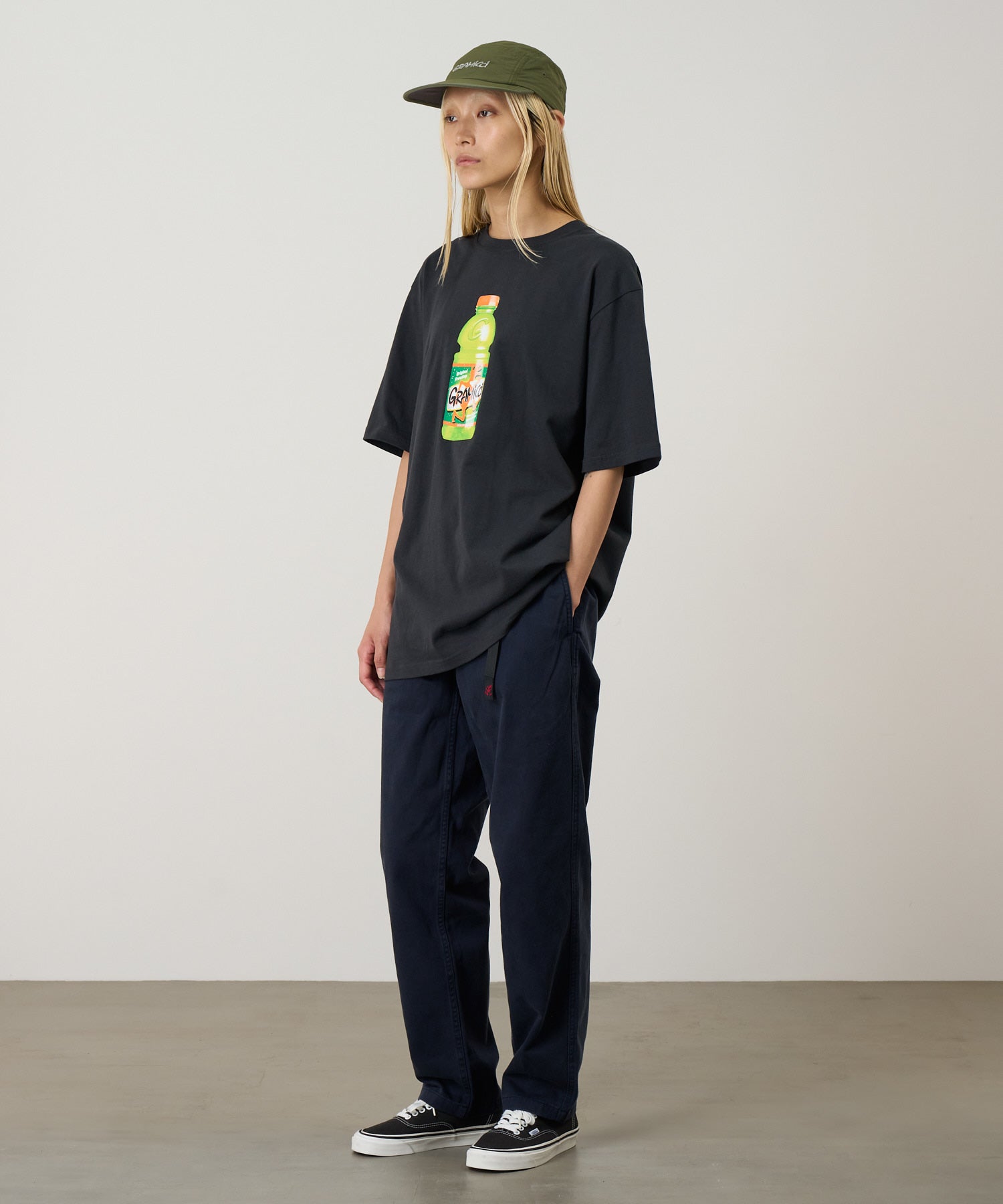 G6SU-T111_VINTAGEBLACK_fitting_W2