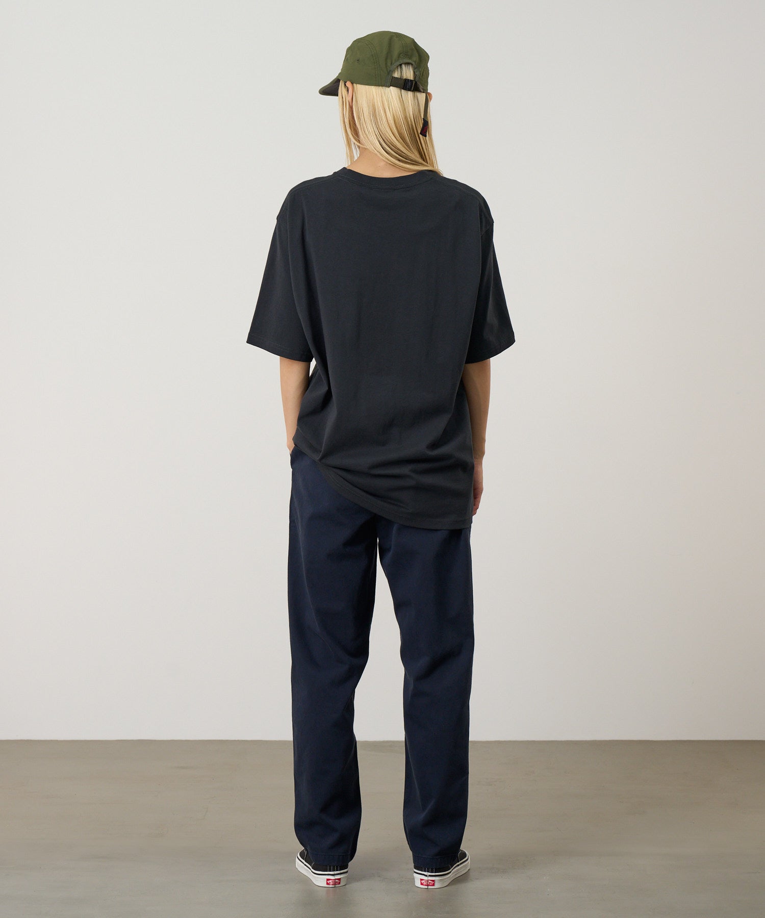 G6SU-T111_VINTAGEBLACK_fitting_W3