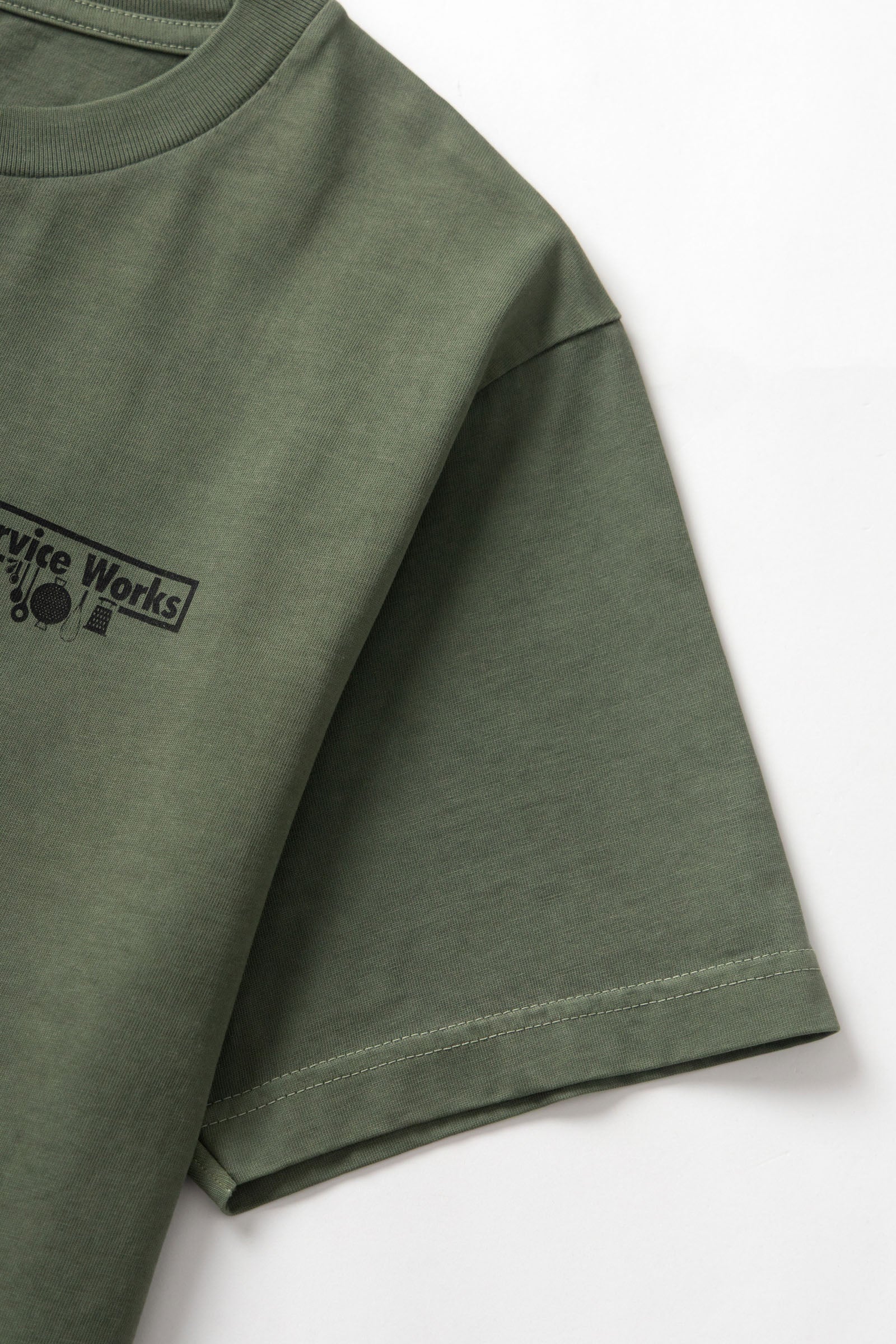 SW232-PigmentDyedTrademarkTee-Olive-03