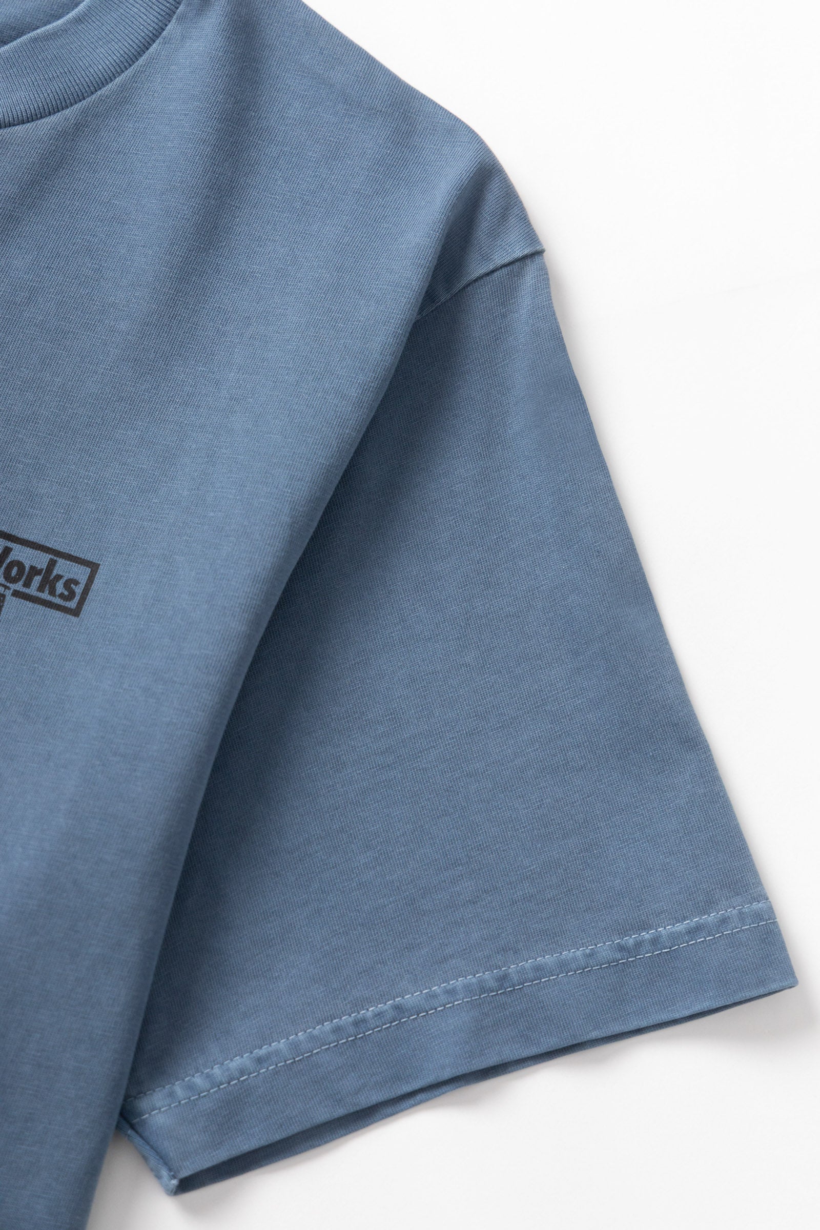 SW232-PigmentDyedTrademarkTee-Slate-03