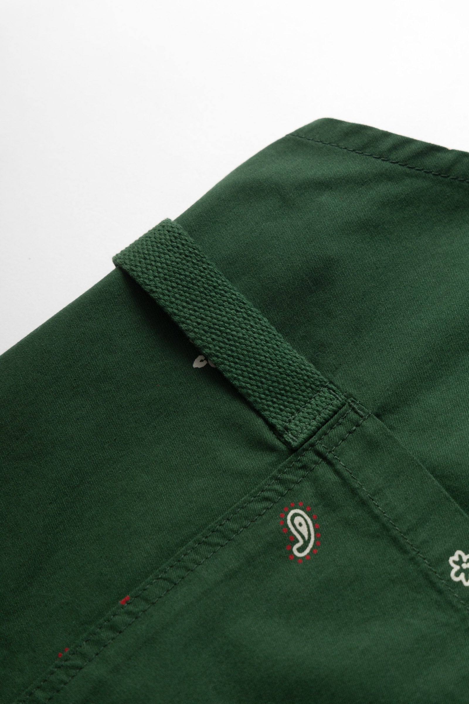 SW242-PaisleyApron-Forest-03