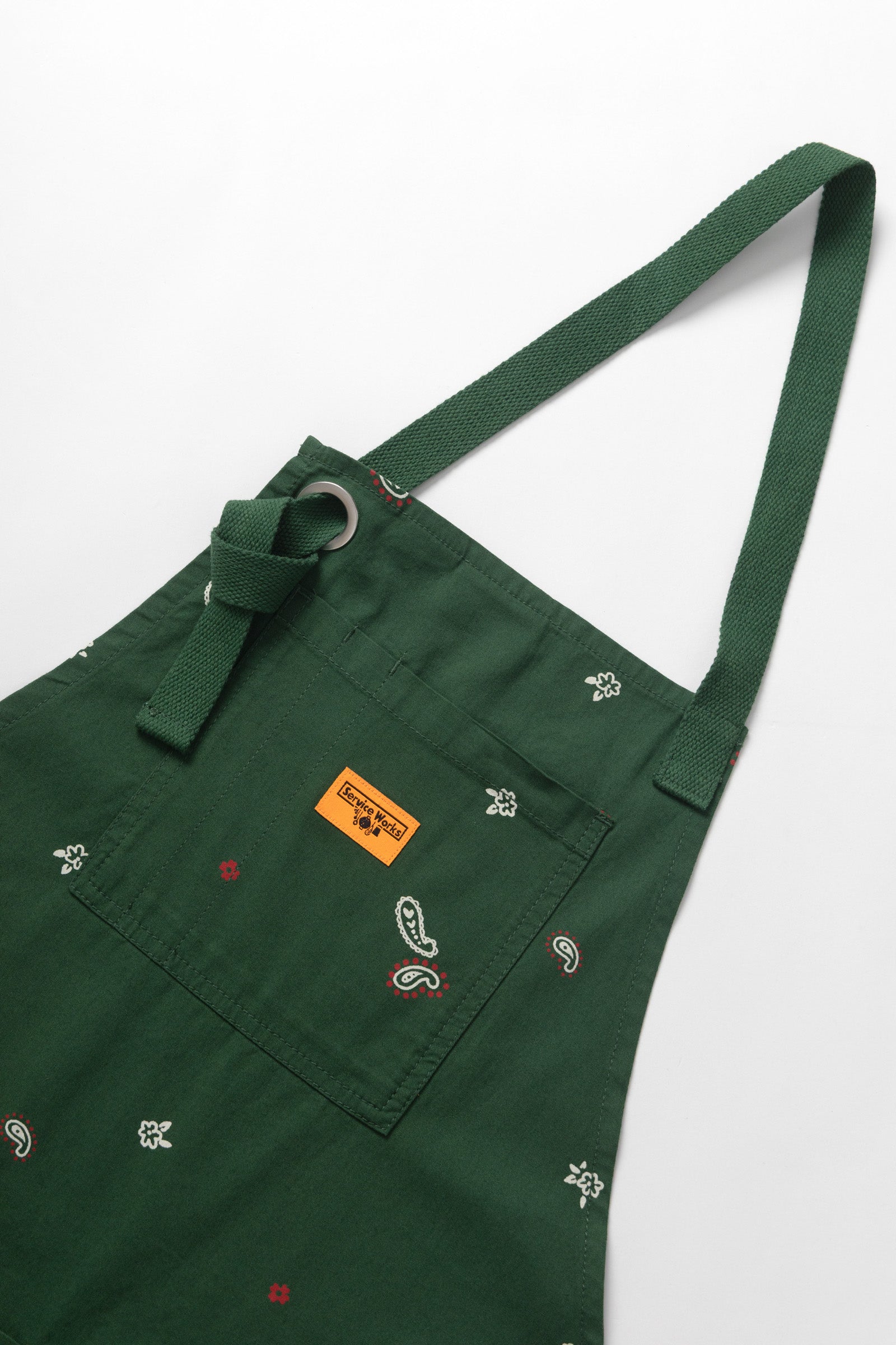 SW242-PaisleyApron-Forest-04