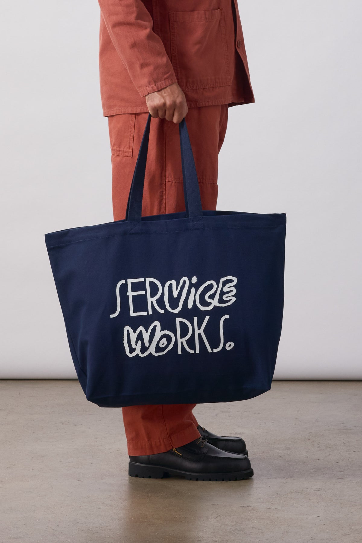 SW384-DoubleVisionShopper-Navy-1-OnModel