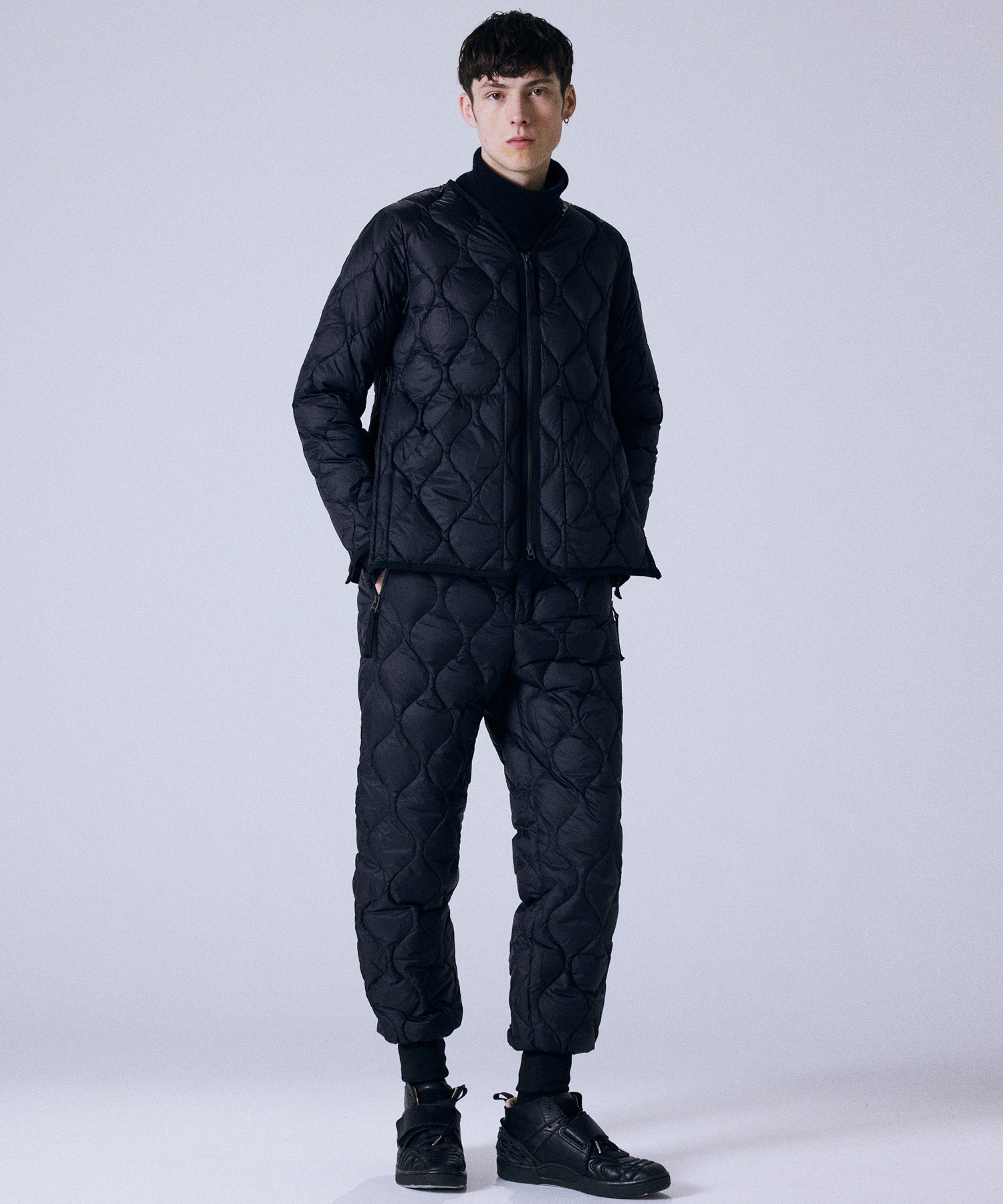 Taion Military V-Neck W-Zip Down Jacket Black side zip detail