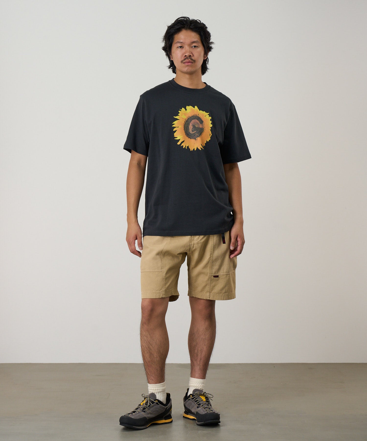 Model wearing G-Flower Tee in Vintage Black at LE.SHOP