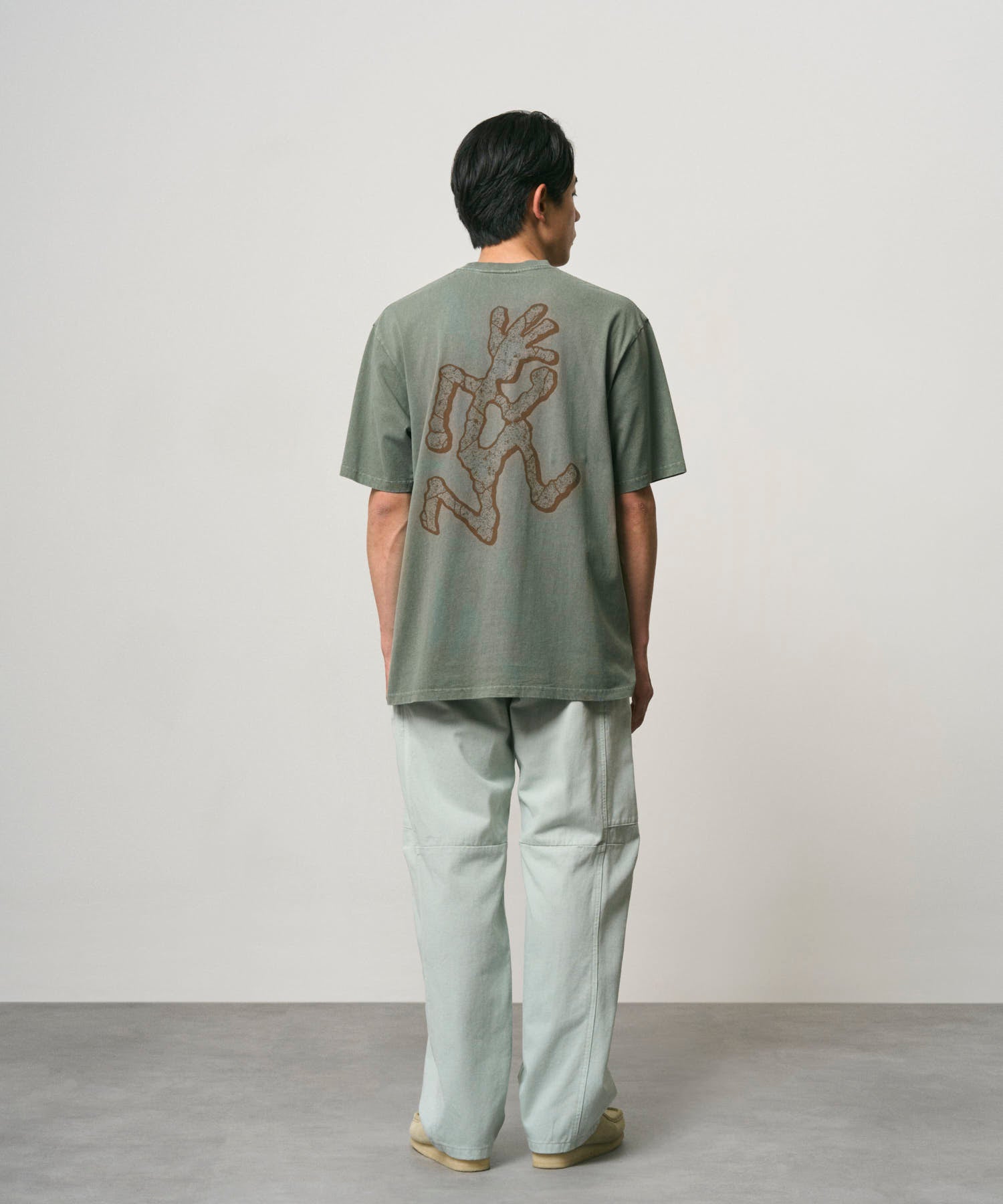 Gramicci Livin Tee Sage Pigment cotton t-shirt lifestyle fit detail