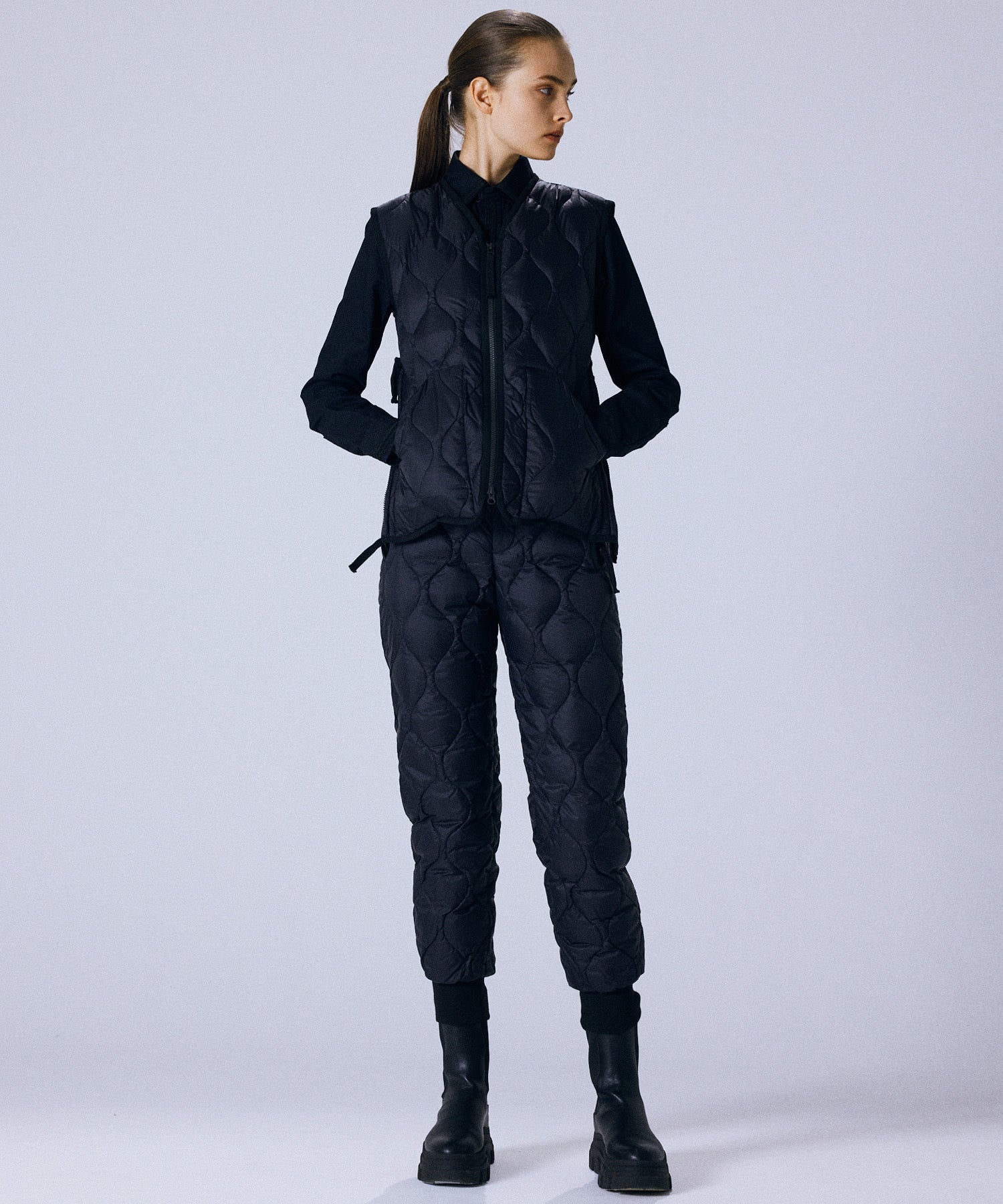 Taion Military V Neck W-Zip Down Vest in Black