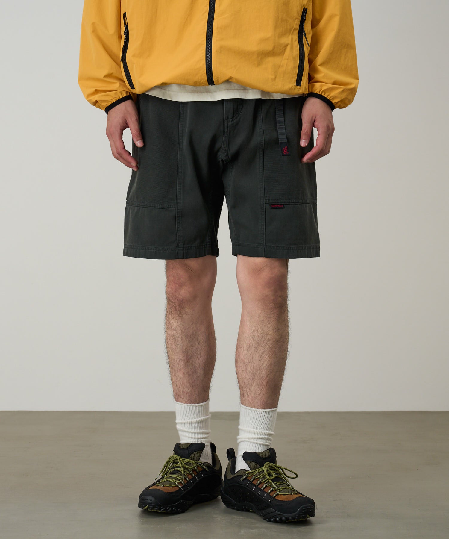 G104-OGT_SMOKEYGREY_fitting_M2