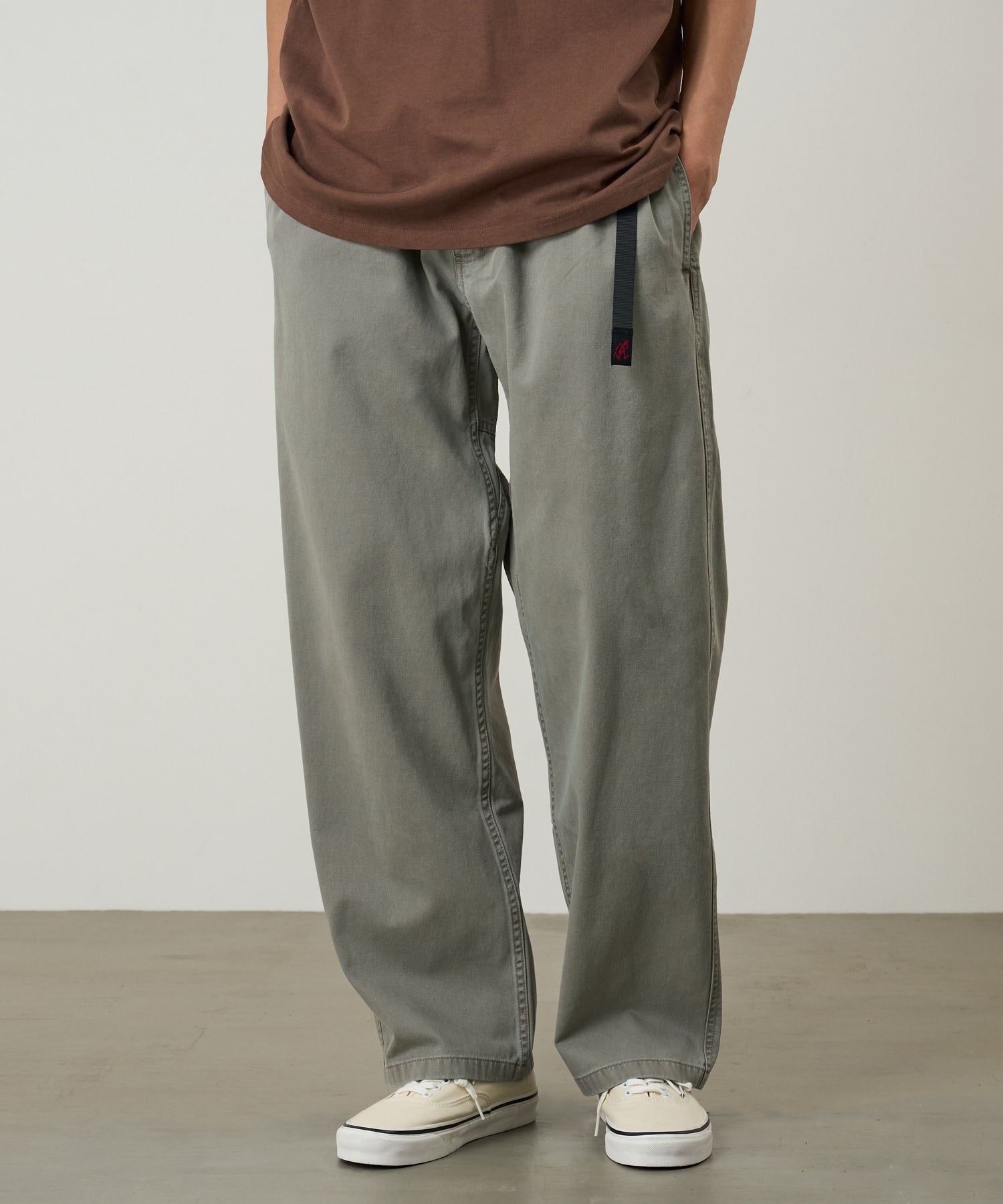 G6SM-P002-D_NATURALDYEDOLIVE_fitting_M2