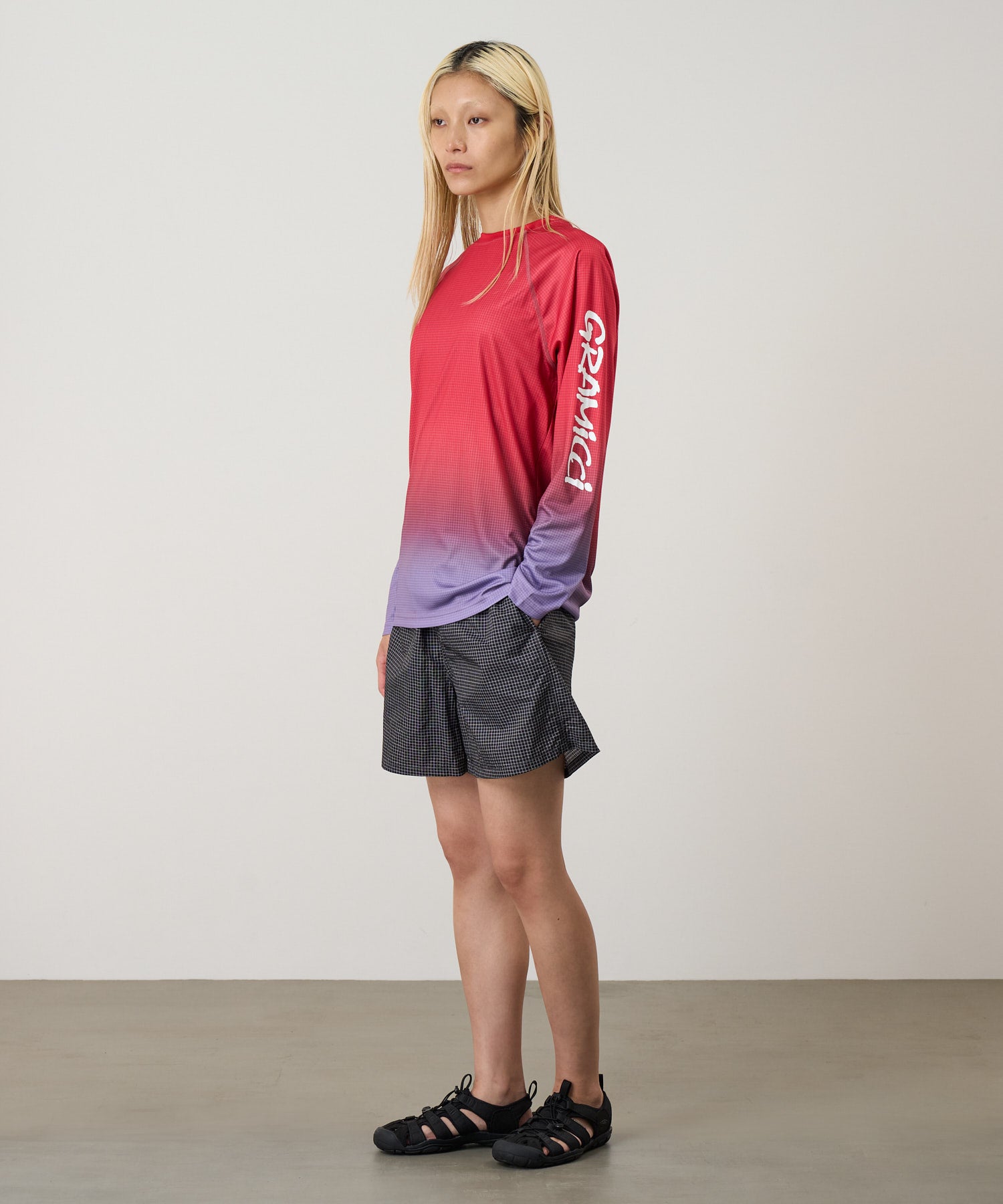 G6SU-J054_REDGRADIENT_fitting_W2