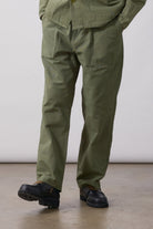 SW001-ClassicChefPants-Olive-1-OnModel