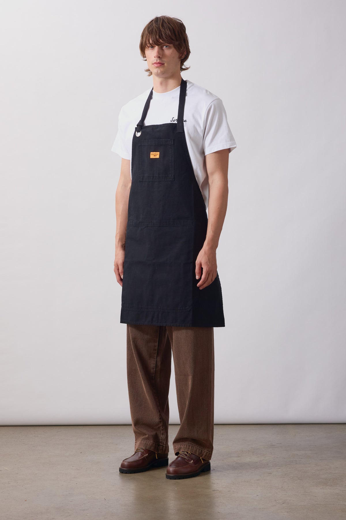 SW034-CanvasApron-Black-2-OnModel