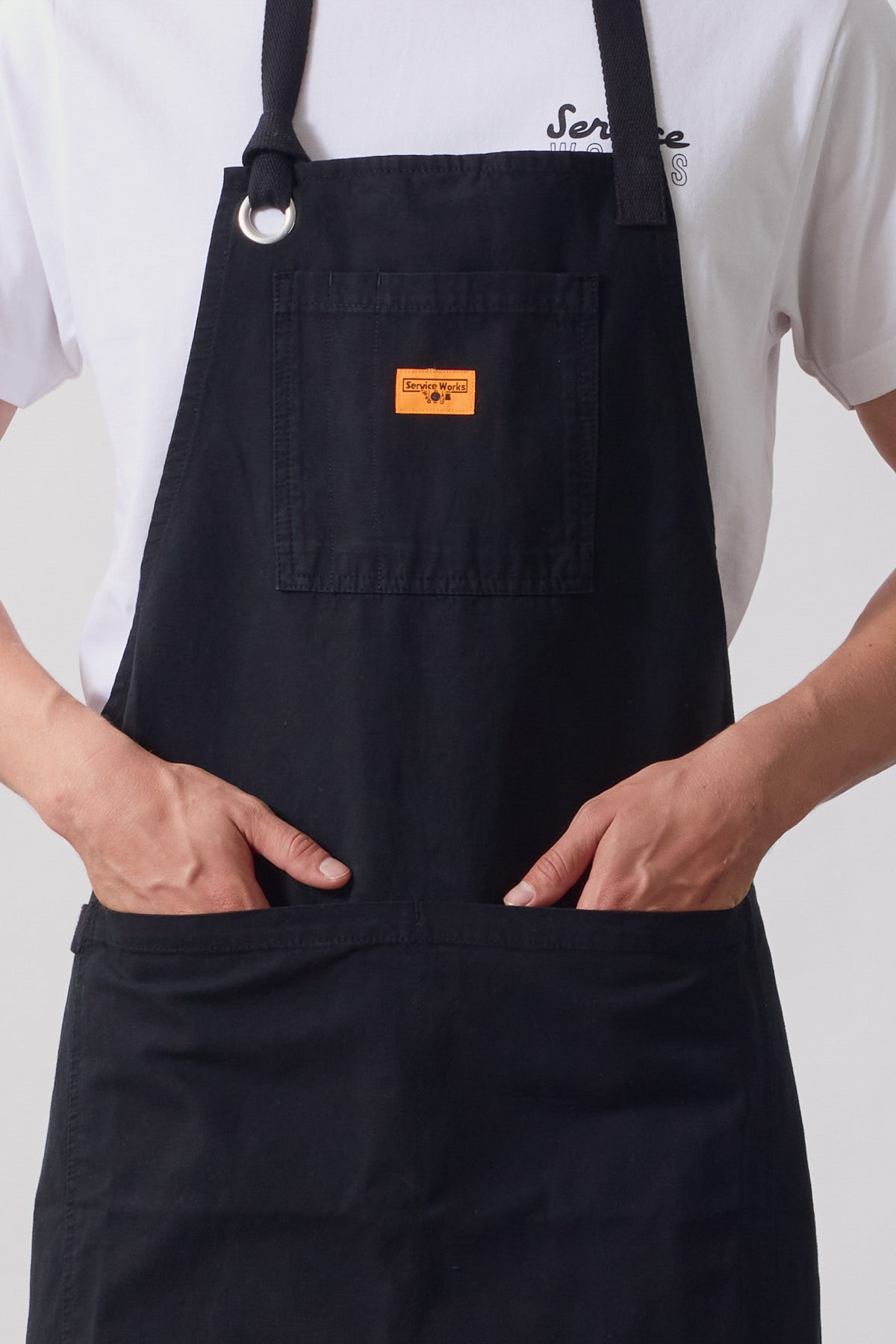 SW034-CanvasApron-Black-3-OnModel