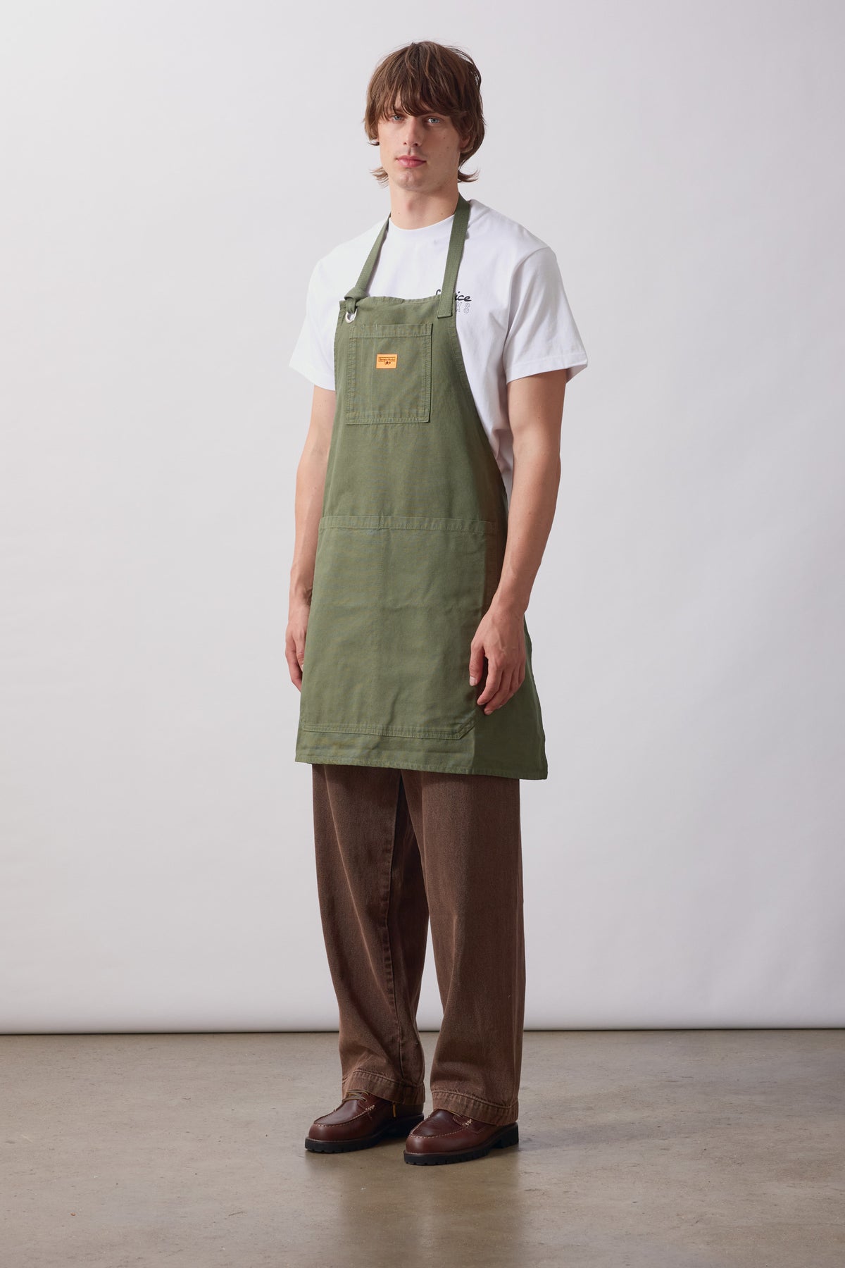 SW034-CanvasApron-Olive-1-OnModel