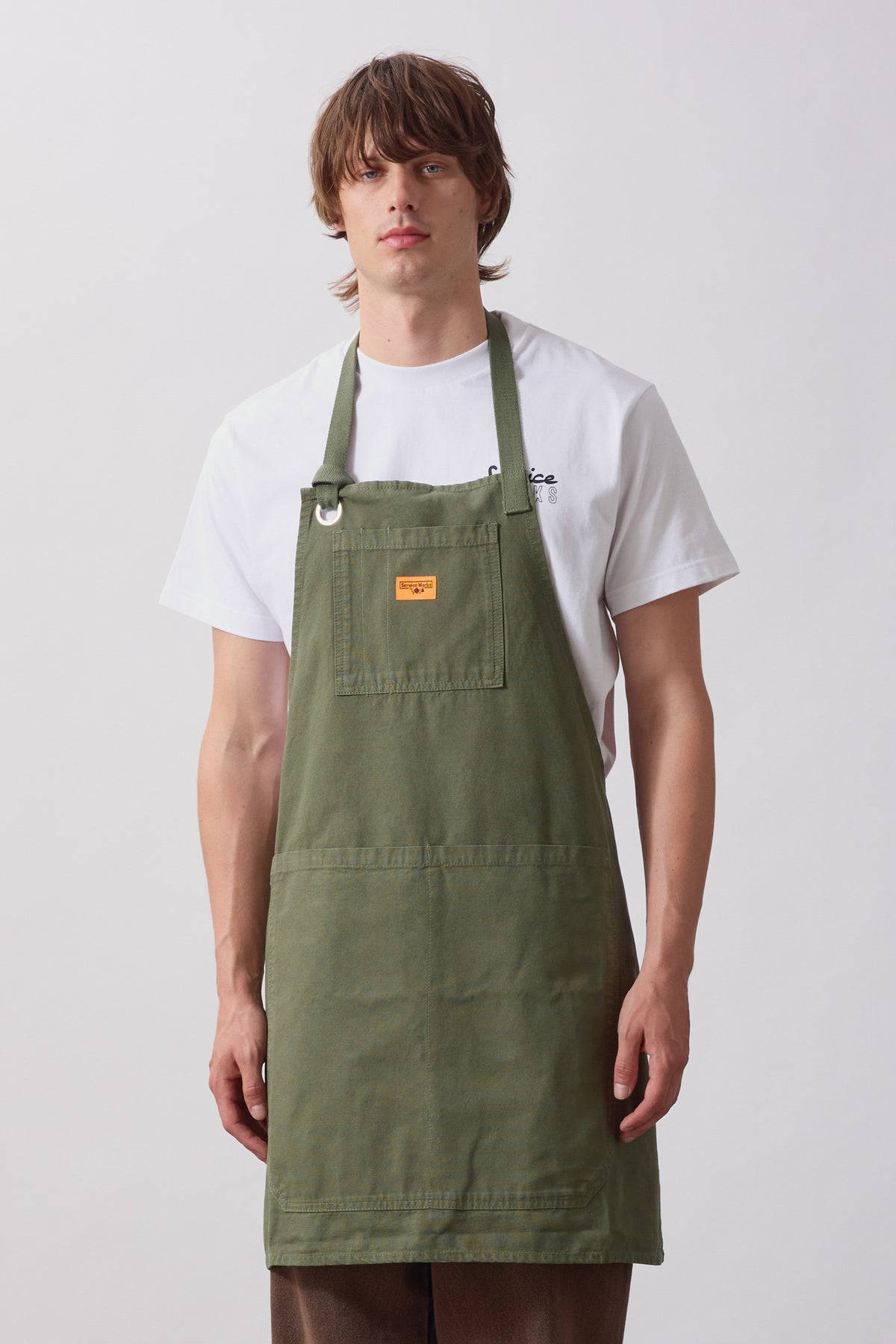 SW034-CanvasApron-Olive-2-OnModel