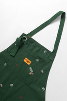 SW242-PaisleyApron-Forest-04