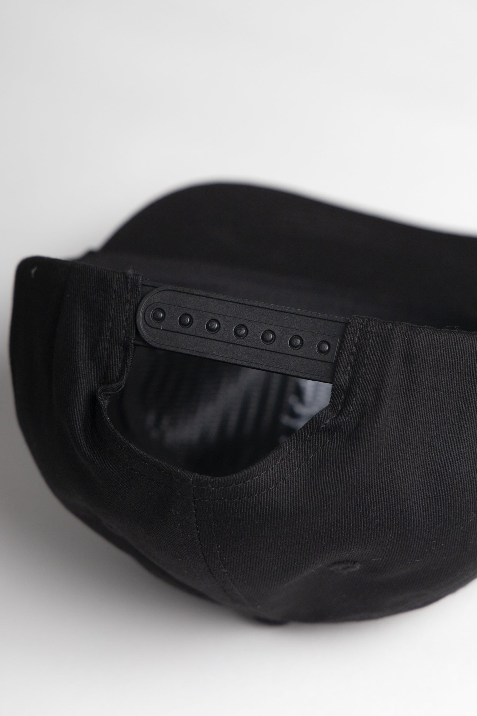 SW281-FamilyRecipesCap-Black-03