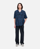 Model wearing Gramicci Hemp Pant Hemp Black in hemp-cotton twill with relaxed fit, built-in belt and durable everyday comfort.