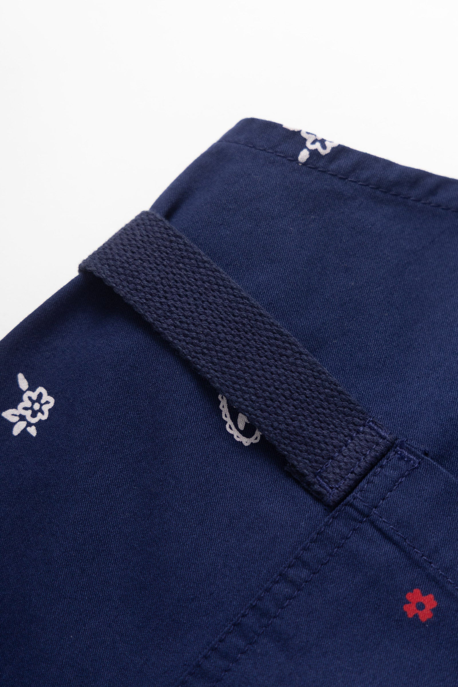 Royal paisley apron front detail premium workwear apron chef barista creative durable cotton design