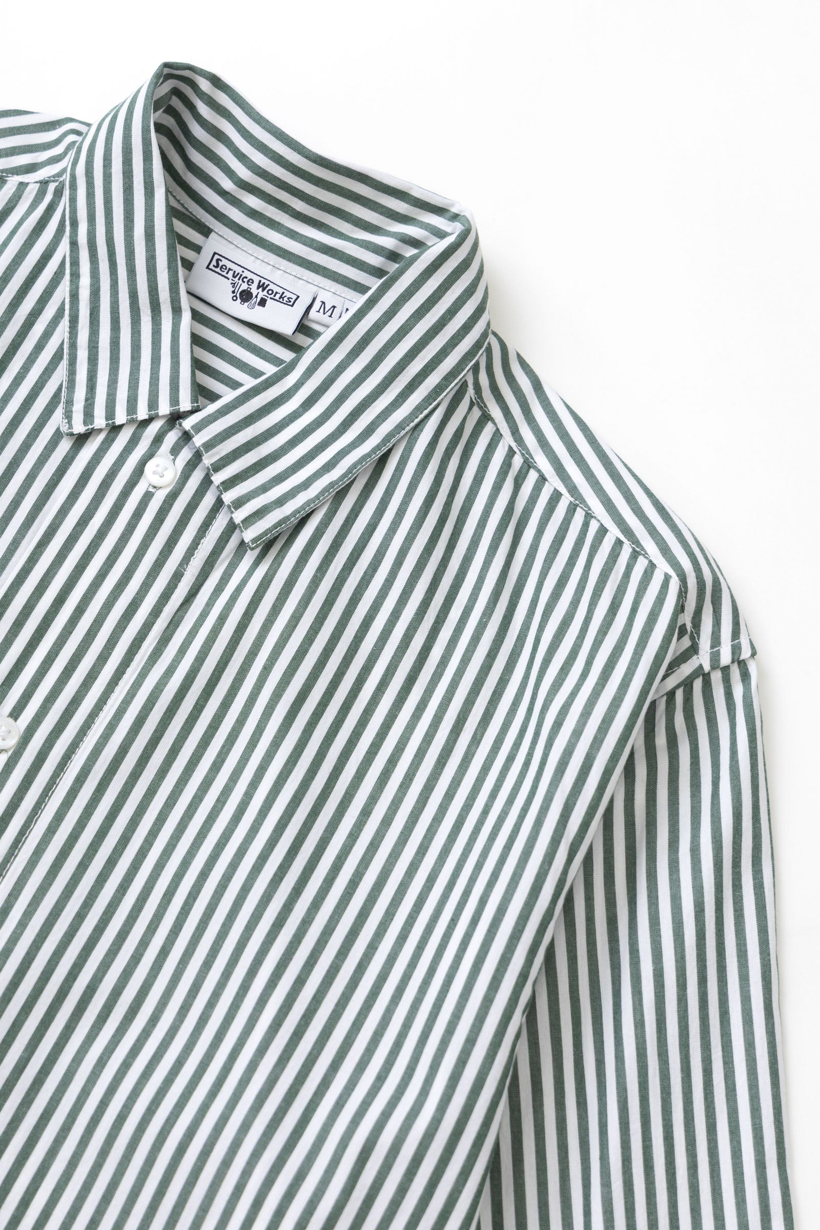 Poplin Stripe Waiter Shirt Forest – lifestyle worn organic cotton stripe shirt