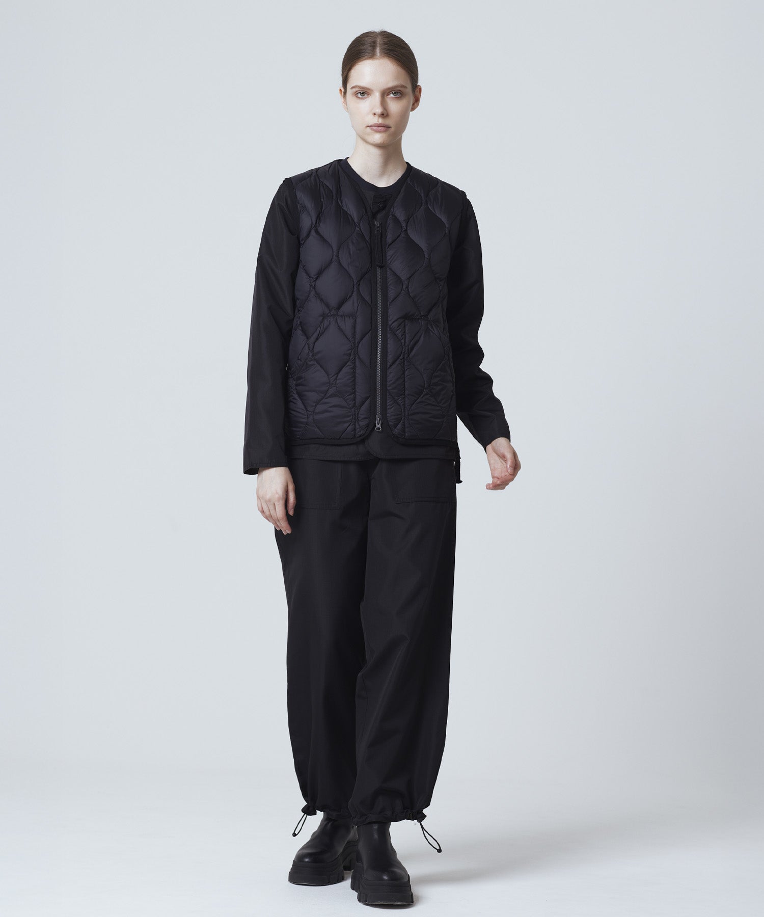 Taion Military V Neck W-Zip Down Vest in Black